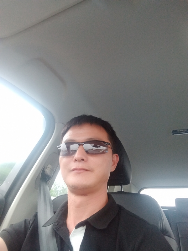 孤独的男人的第二张照片--日照相亲服务中心