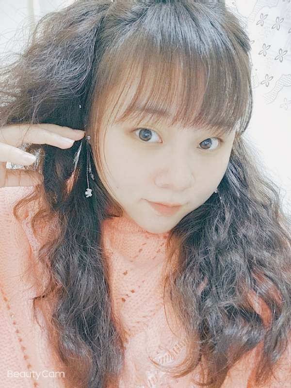 艾薇儿的第一张照片--日照相亲服务中心