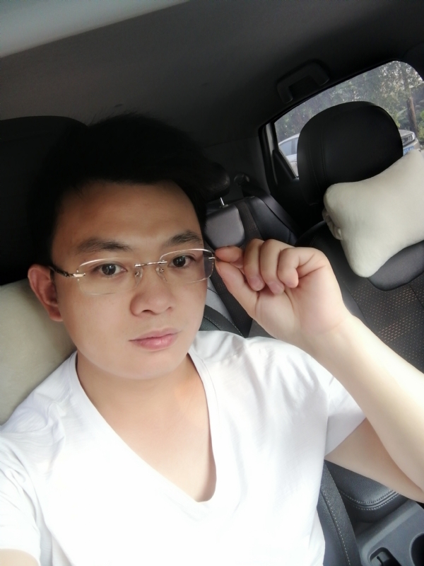 幸福的拥抱的第二张照片--日照相亲服务中心