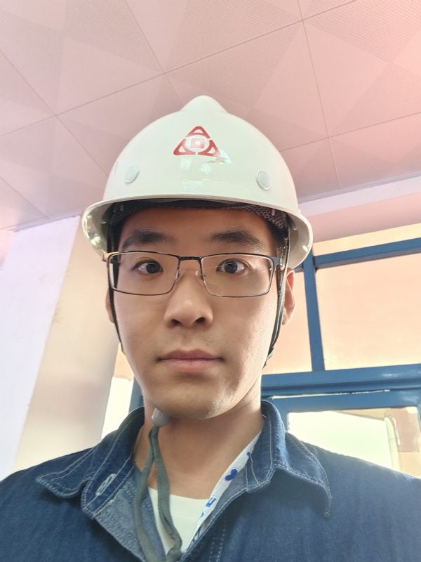 何鹏宇的第二张照片--日照相亲服务中心