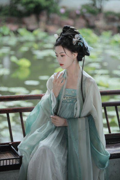 乱色熟女综合一区二区三区四